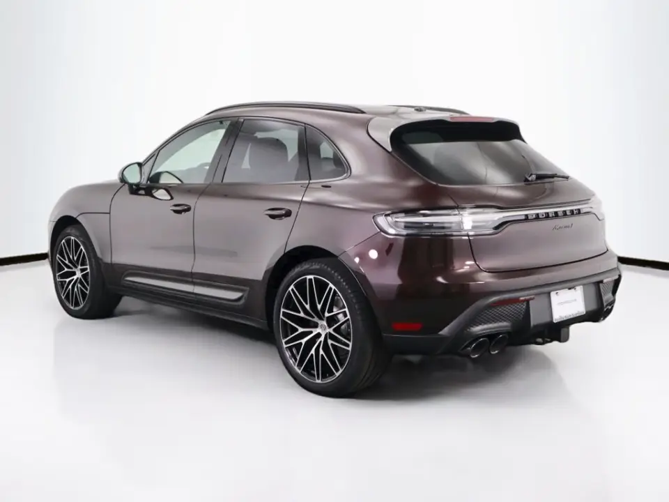 2025 Porsche Macan T - Photo 23