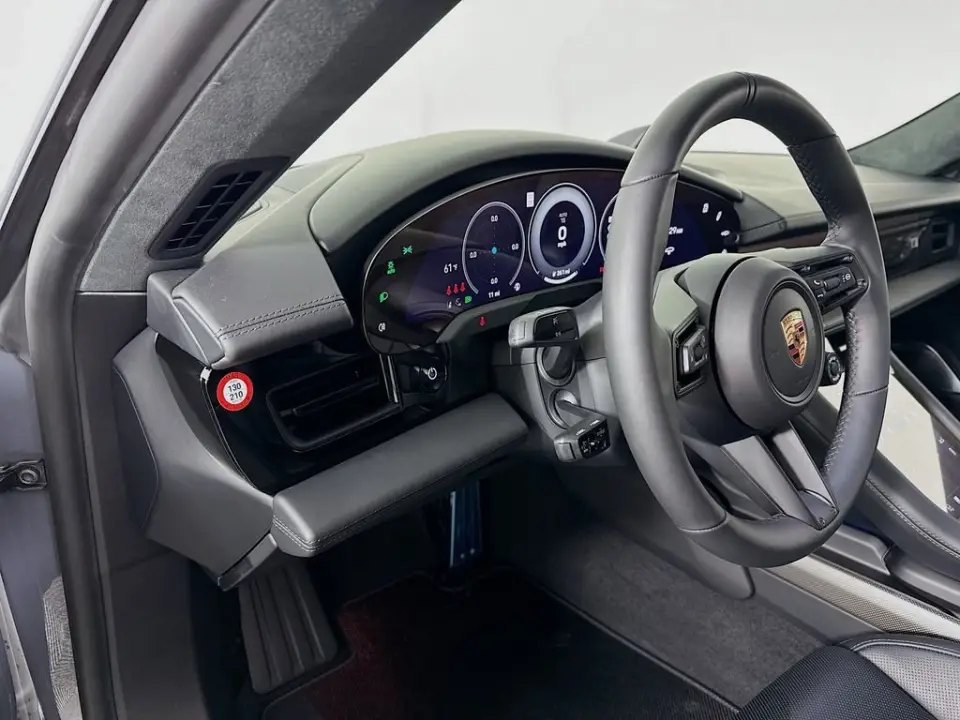 2026 Porsche Taycan GTS - Photo 31