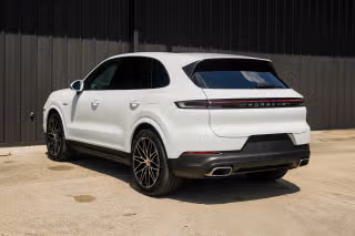 2026 Porsche Cayenne E-Hybrid - Photo 17