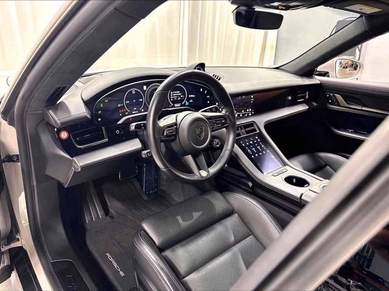 2025 Porsche Taycan Turbo - Photo 28