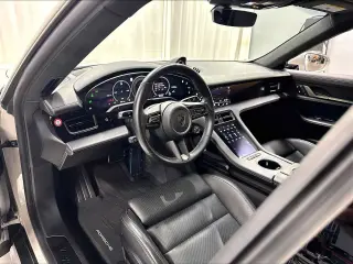 2025 Porsche Taycan Turbo - Photo 29