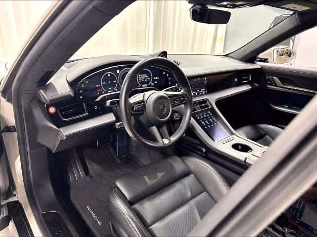 2025 Porsche Taycan Turbo - Photo 26