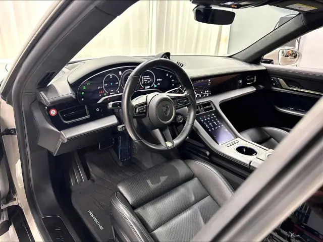 2025 Porsche Taycan Turbo - Photo 30