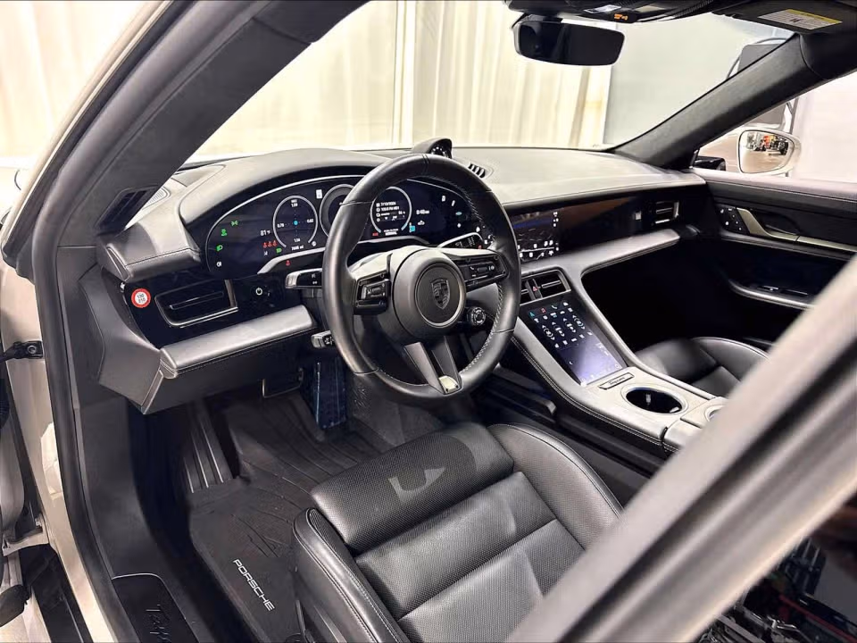 2025 Porsche Taycan Turbo - Photo 27