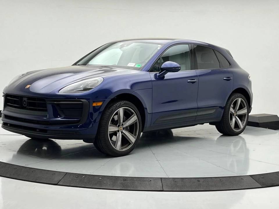 2025 Porsche Macan Base