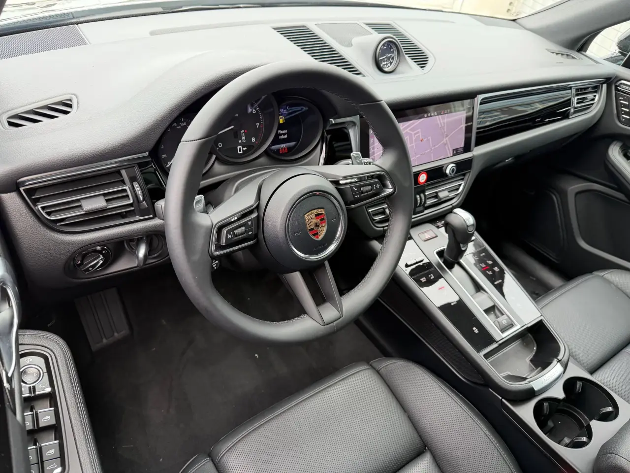 2026 Porsche Macan - Photo 32