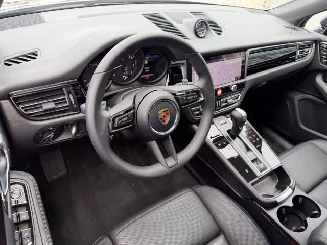 2026 Porsche Macan - Photo 26