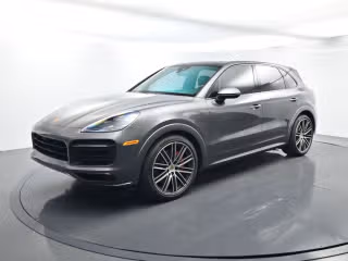 2023 Porsche Cayenne GTS's photo