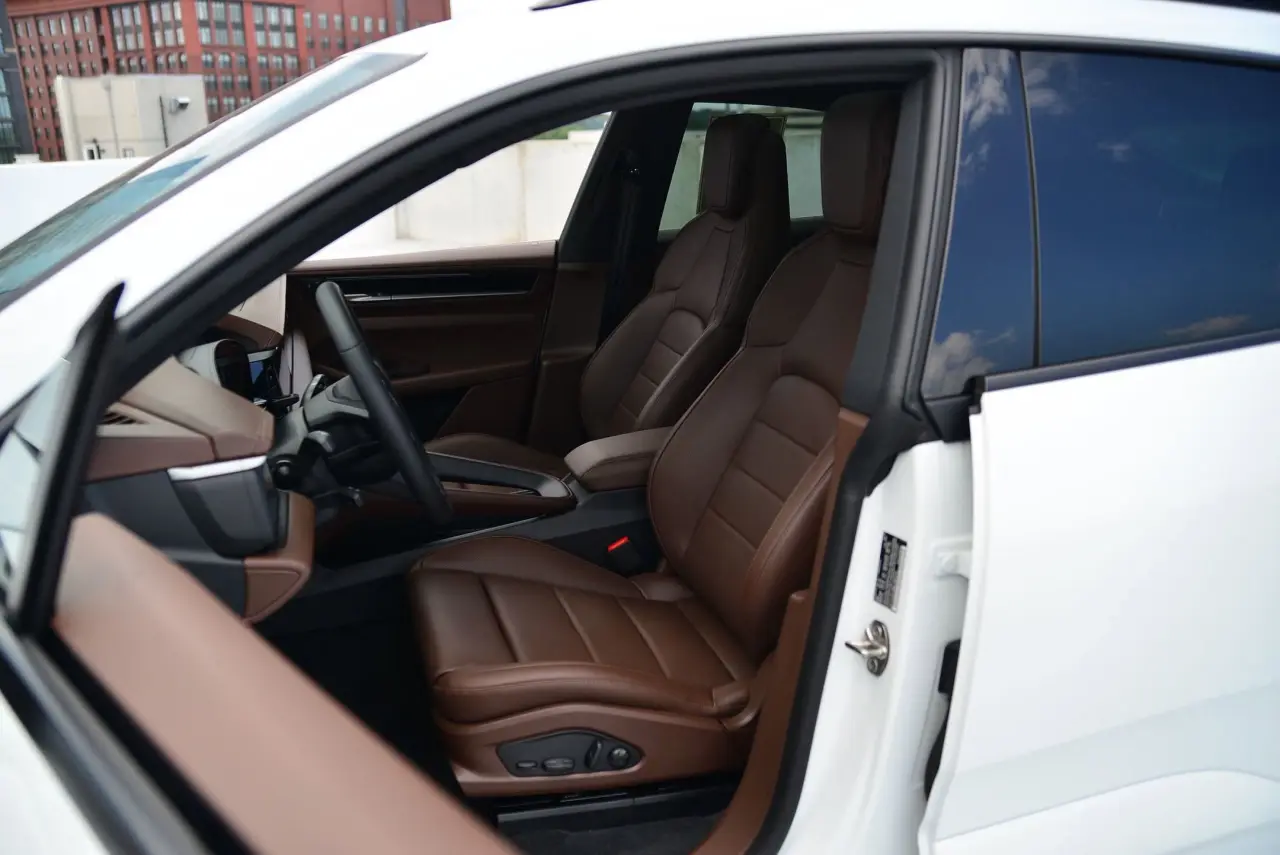 2025 Porsche Macan Base - Photo 40