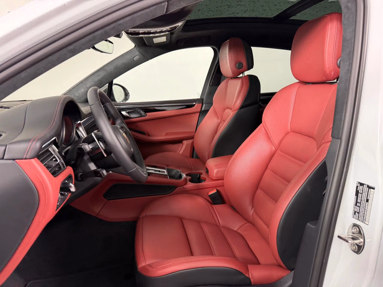 2026 Porsche Macan T - Photo 36