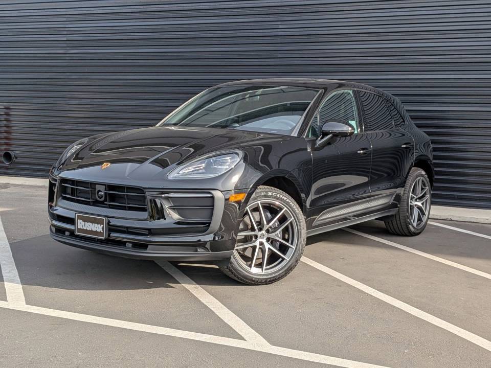 2025 Porsche Macan T