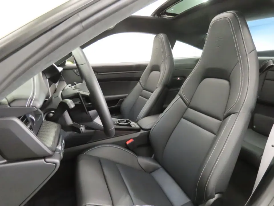 2025 Porsche 911 GTS - Photo 39