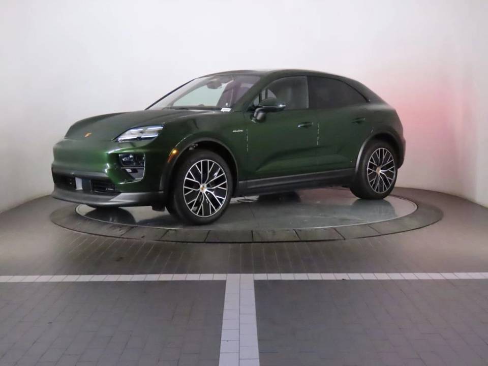 2025 Porsche Macan Base