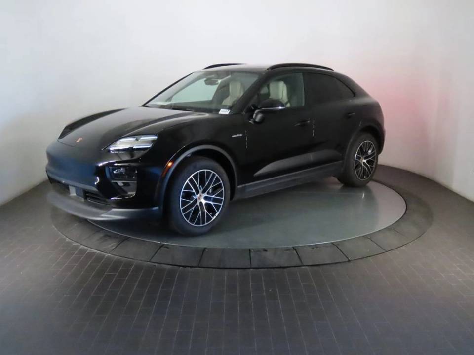 2025 Porsche Macan Base