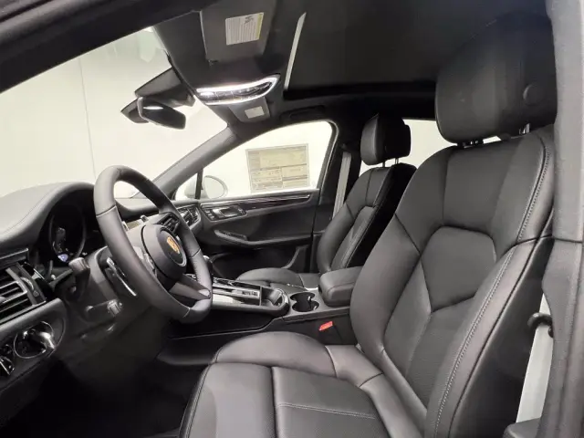 2026 Porsche Macan T - Photo 38