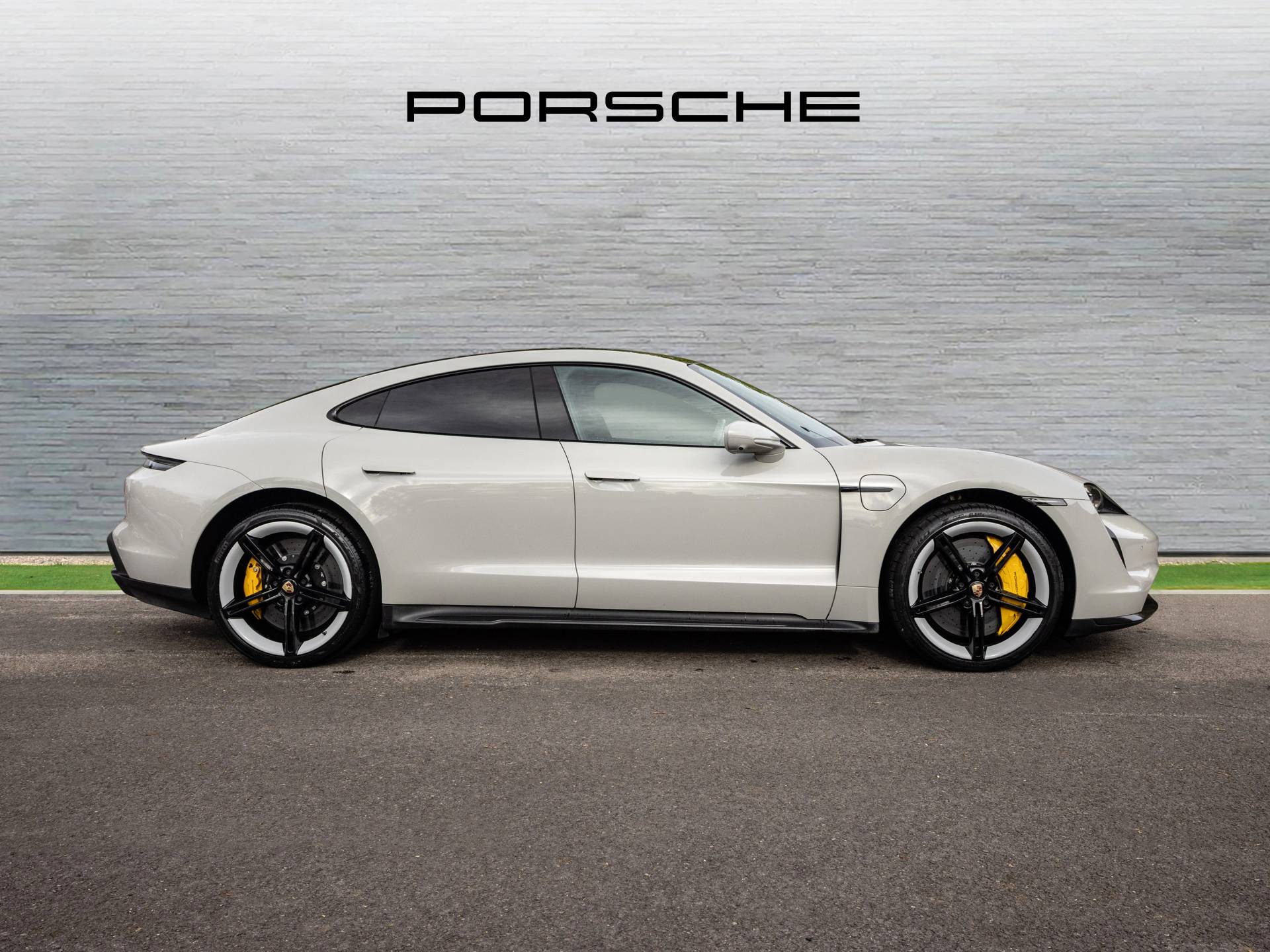 Taycan Turbo S, photo 2 of 43