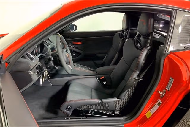 2025 Porsche 718 GT4 RS - Photo 34
