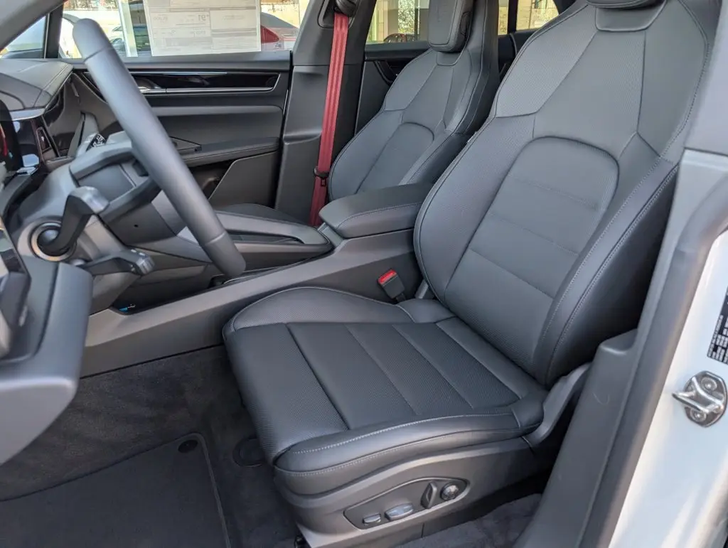 2025 Porsche Macan S - Photo 40