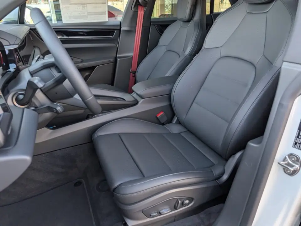 2025 Porsche Macan S - Photo 39