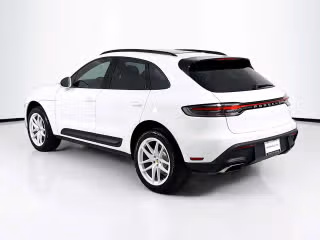 2026 Porsche Macan T - Photo 17