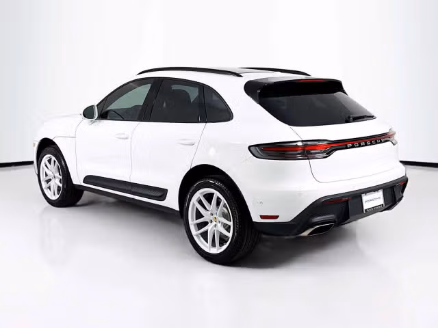 2026 Porsche Macan T - Photo 18