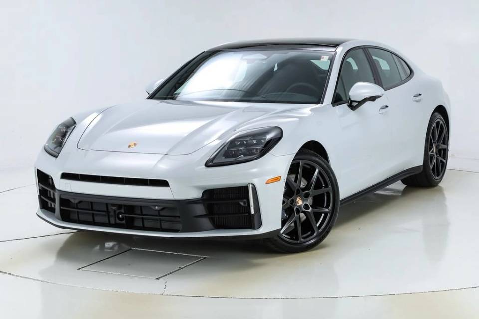 2026 Porsche Panamera 4