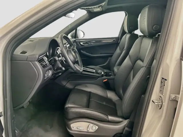 2025 Porsche Macan Base - Photo 38