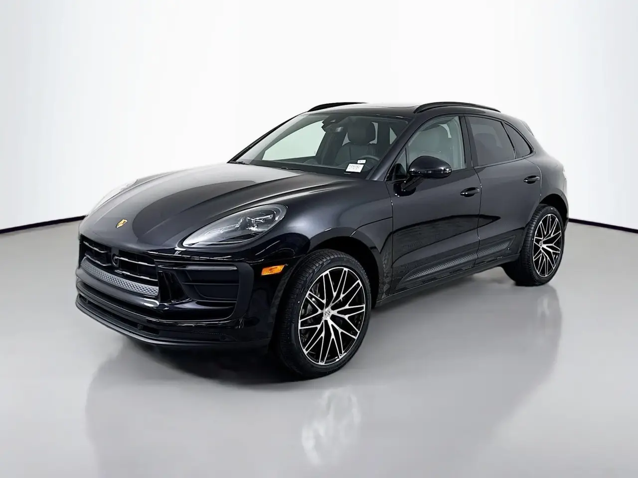 2026 Porsche Macan T - Photo 8
