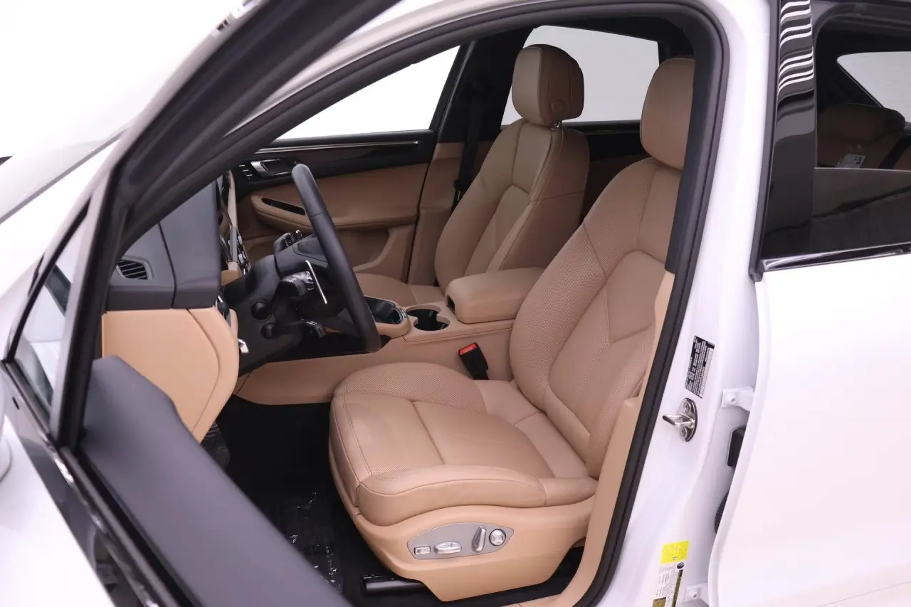 2026 Porsche Macan T - Photo 40