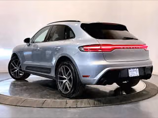 2025 Porsche Macan T - Photo 17