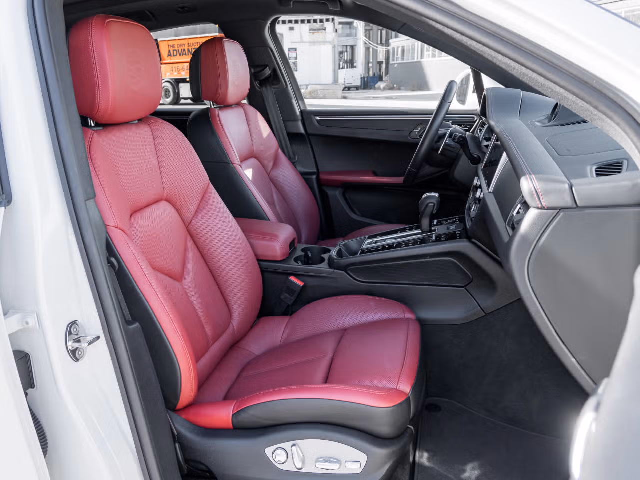 2022 Porsche The New Macan