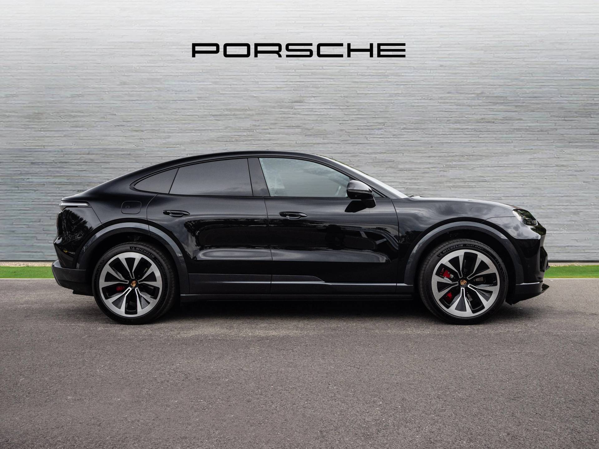 Cayenne Electric Coupé, photo 2 of 46
