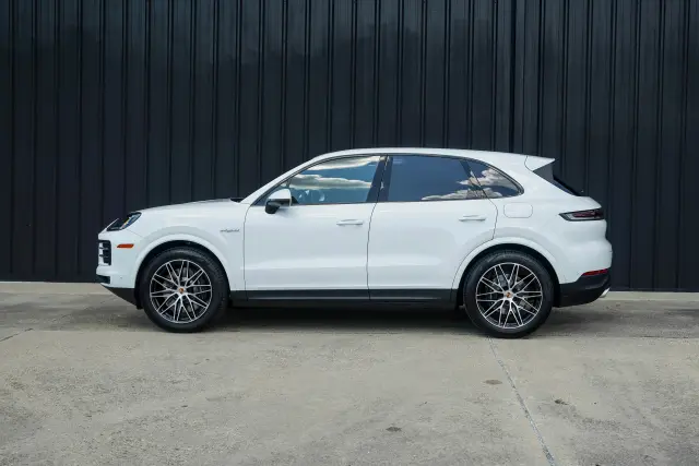 2026 Porsche Cayenne E-Hybrid - Photo 14