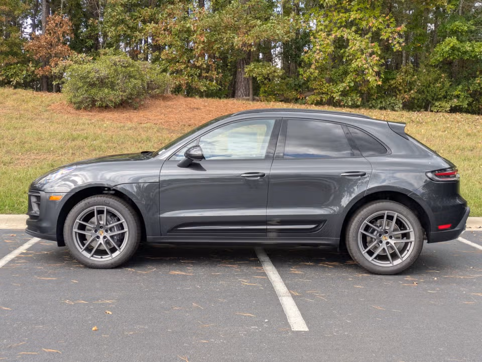 2026 Porsche Macan T - Photo 11