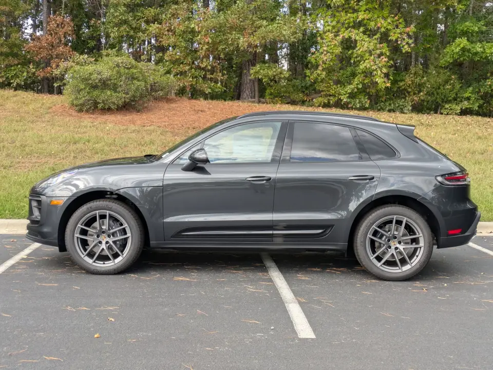 2026 Porsche Macan T - Photo 15