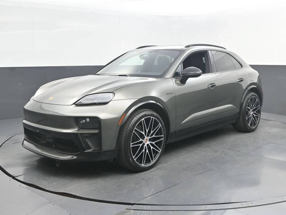 2026 Porsche Macan Base