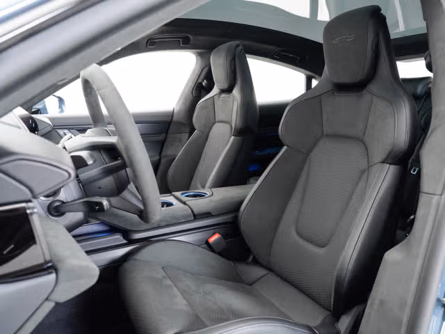 2025 Porsche Taycan GTS - Photo 34