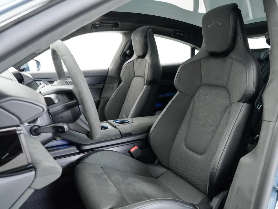 2025 Porsche Taycan GTS - Photo 39