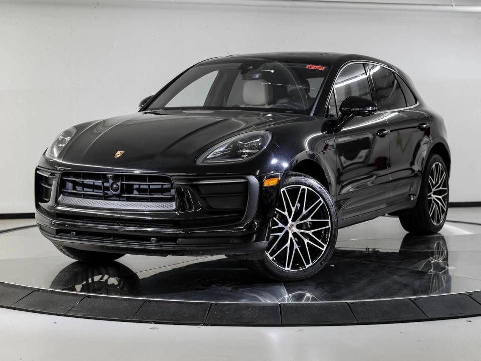 2025 Porsche Macan Base