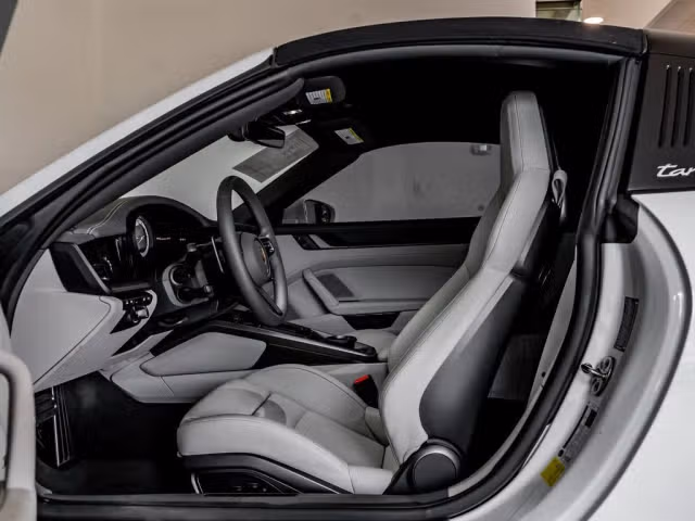 2024 Porsche 911 GTS - Photo 34