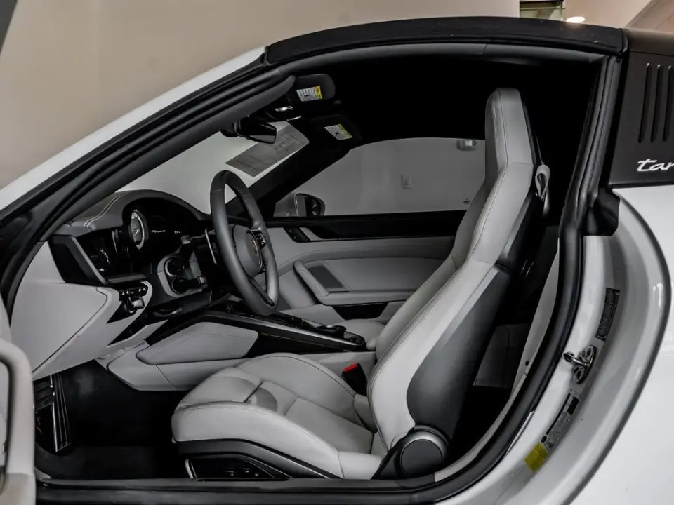 2024 Porsche 911 GTS - Photo 39