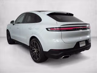 2026 Porsche Cayenne Coup E-Hybrid - Photo 17