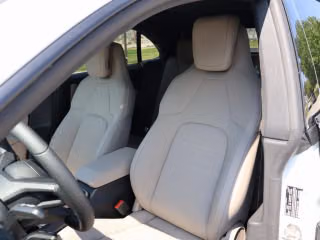 2025 Porsche Macan Base - Photo 25