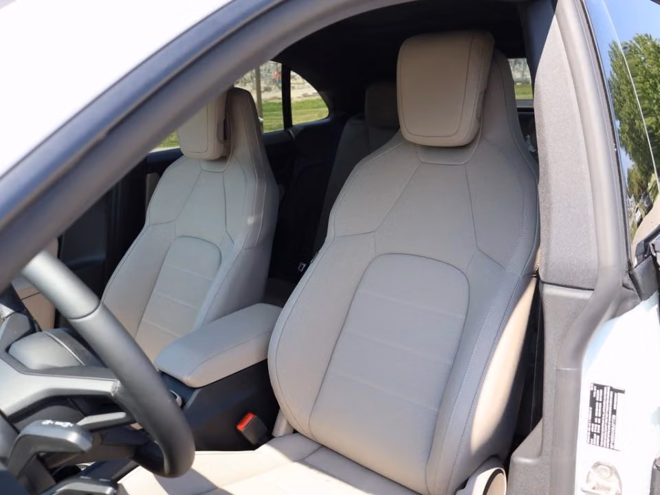 2025 Porsche Macan Base - Photo 27