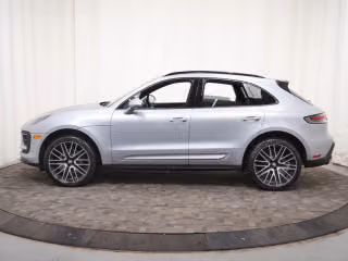 2026 Porsche Macan T - Photo 9