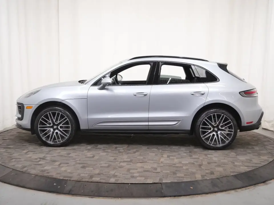 2026 Porsche Macan T - Photo 15