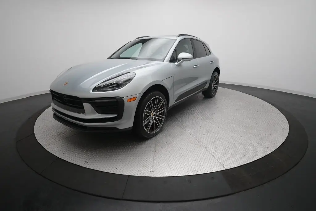 2026 Porsche Macan T - Photo 8