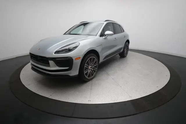 2026 Porsche Macan T - Photo 6