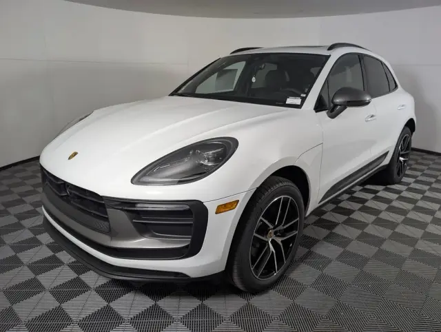 2026 Porsche Macan T - Photo 6
