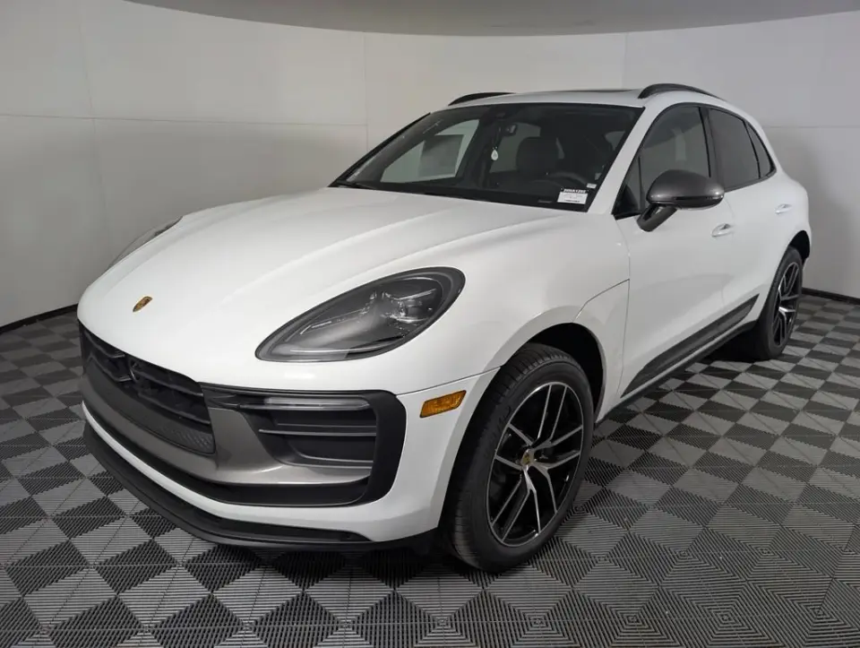 2026 Porsche Macan T - Photo 7